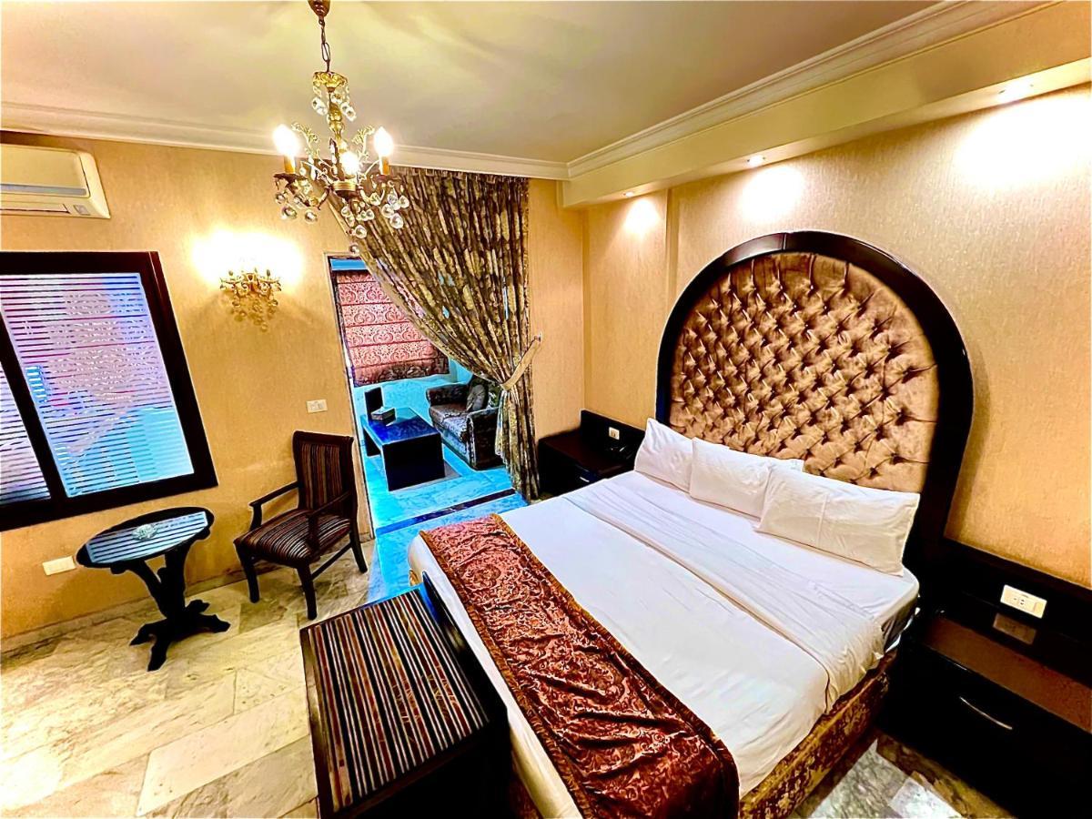 Queens Suite Hotel Бейрут Екстериор снимка
