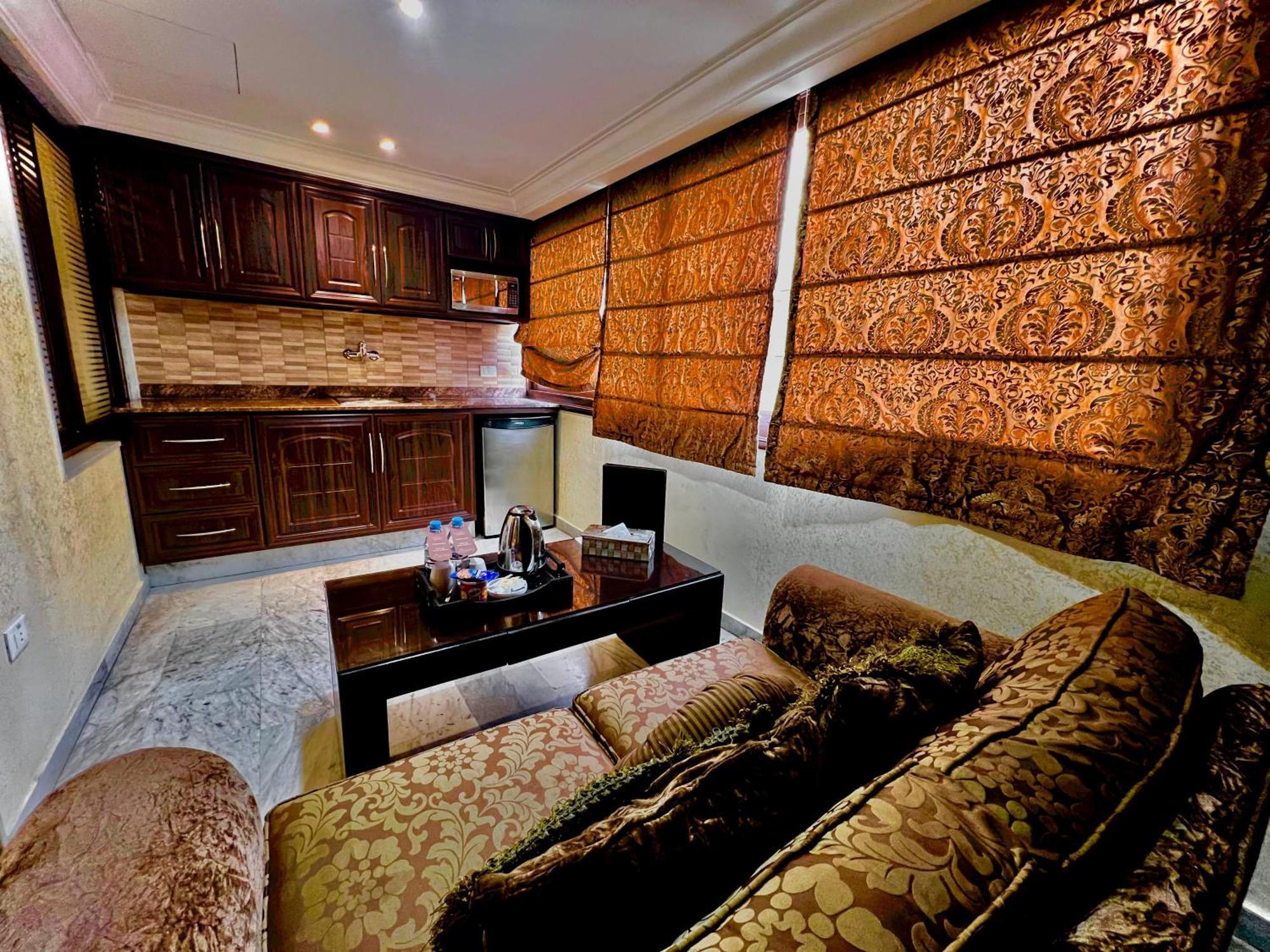 Queens Suite Hotel Бейрут Екстериор снимка