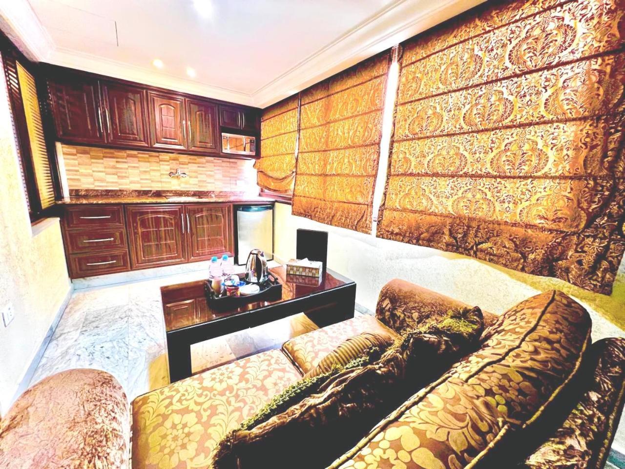 Queens Suite Hotel Бейрут Екстериор снимка