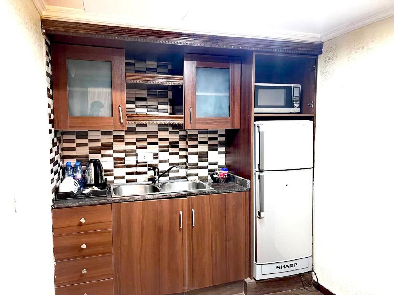 Queens Suite Hotel Бейрут Екстериор снимка