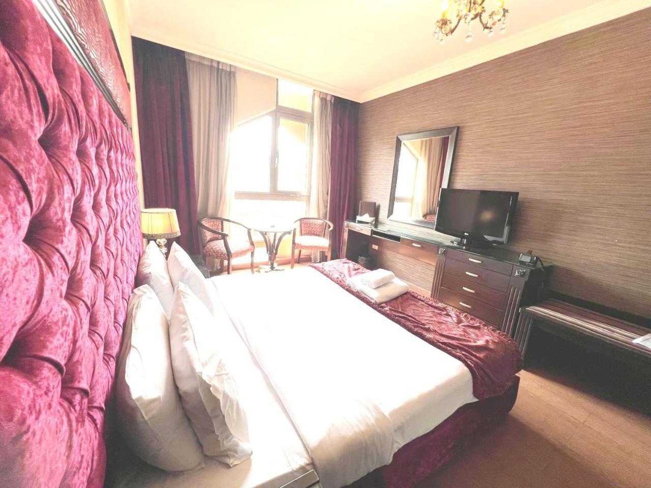 Queens Suite Hotel Бейрут Екстериор снимка