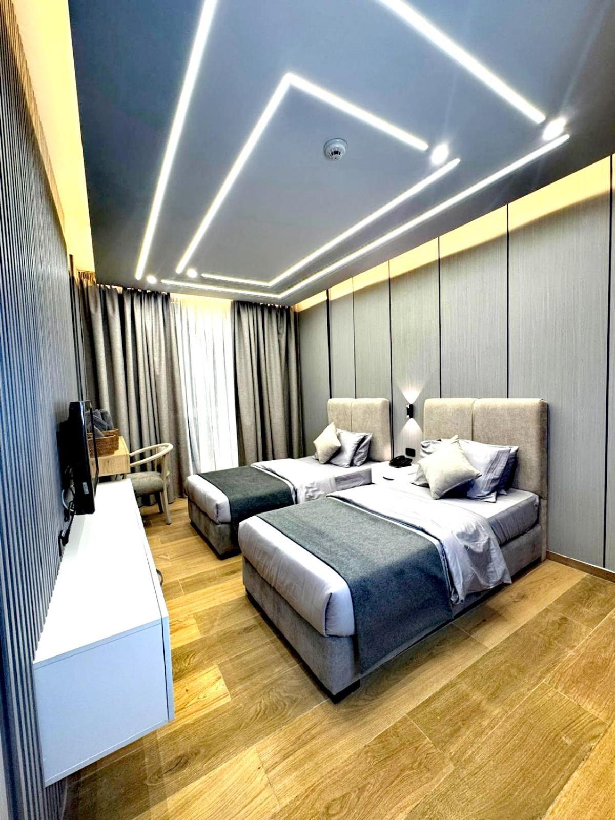 Queens Suite Hotel Бейрут Екстериор снимка