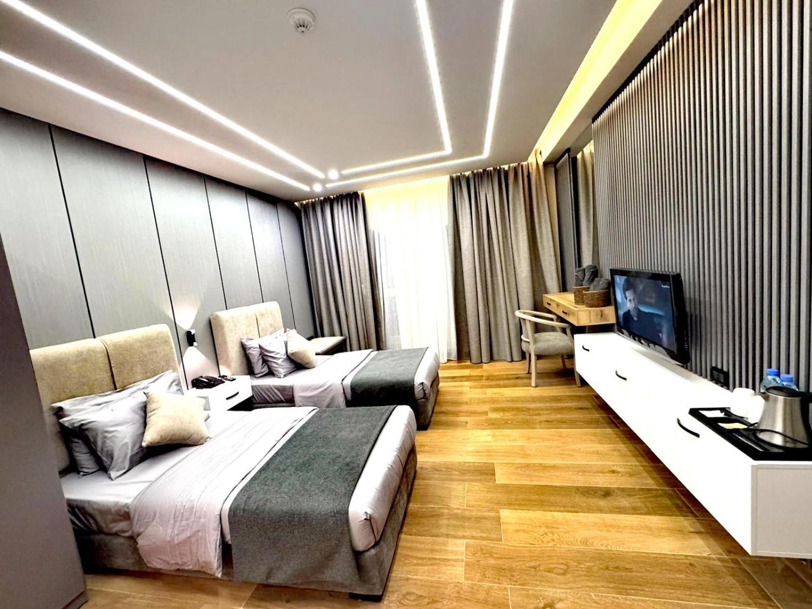 Queens Suite Hotel Бейрут Екстериор снимка