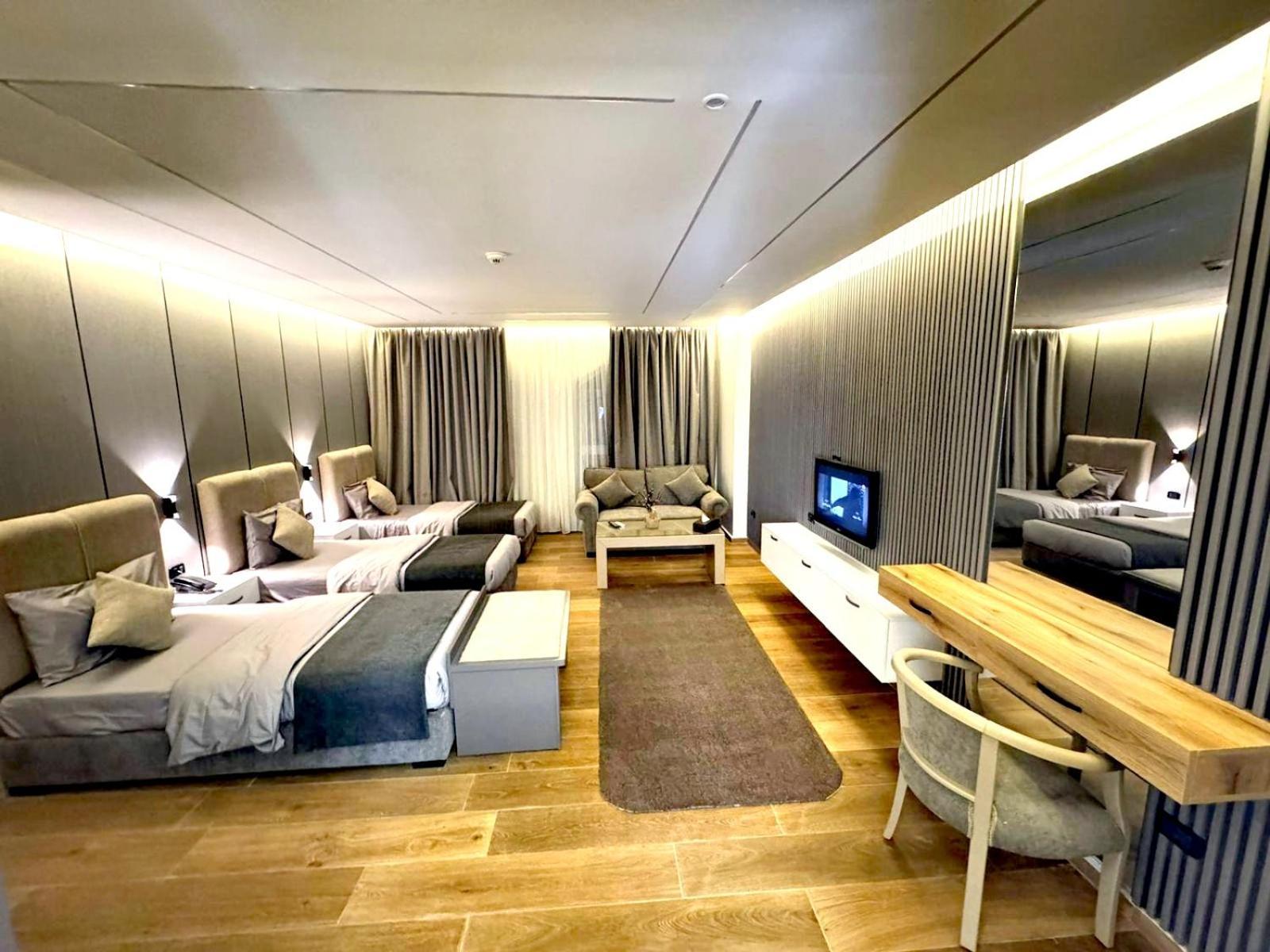 Queens Suite Hotel Бейрут Екстериор снимка
