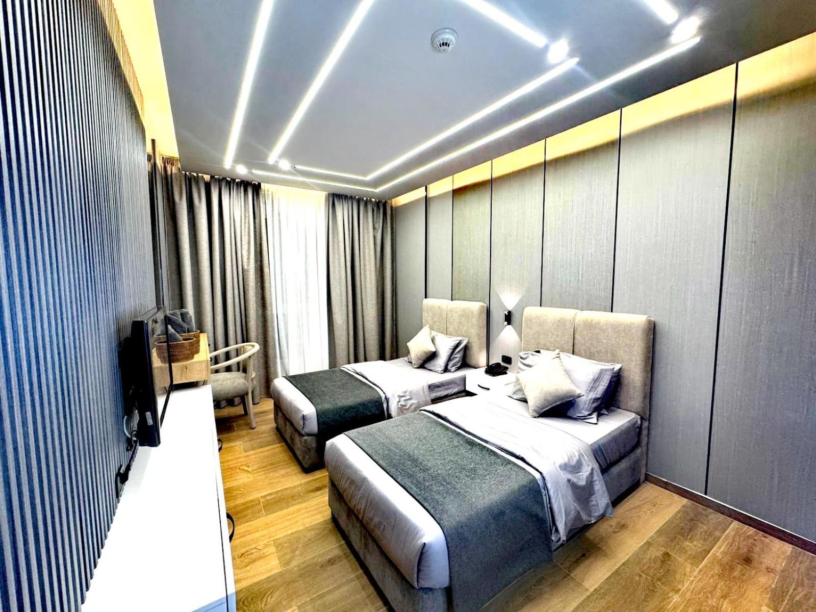 Queens Suite Hotel Бейрут Екстериор снимка