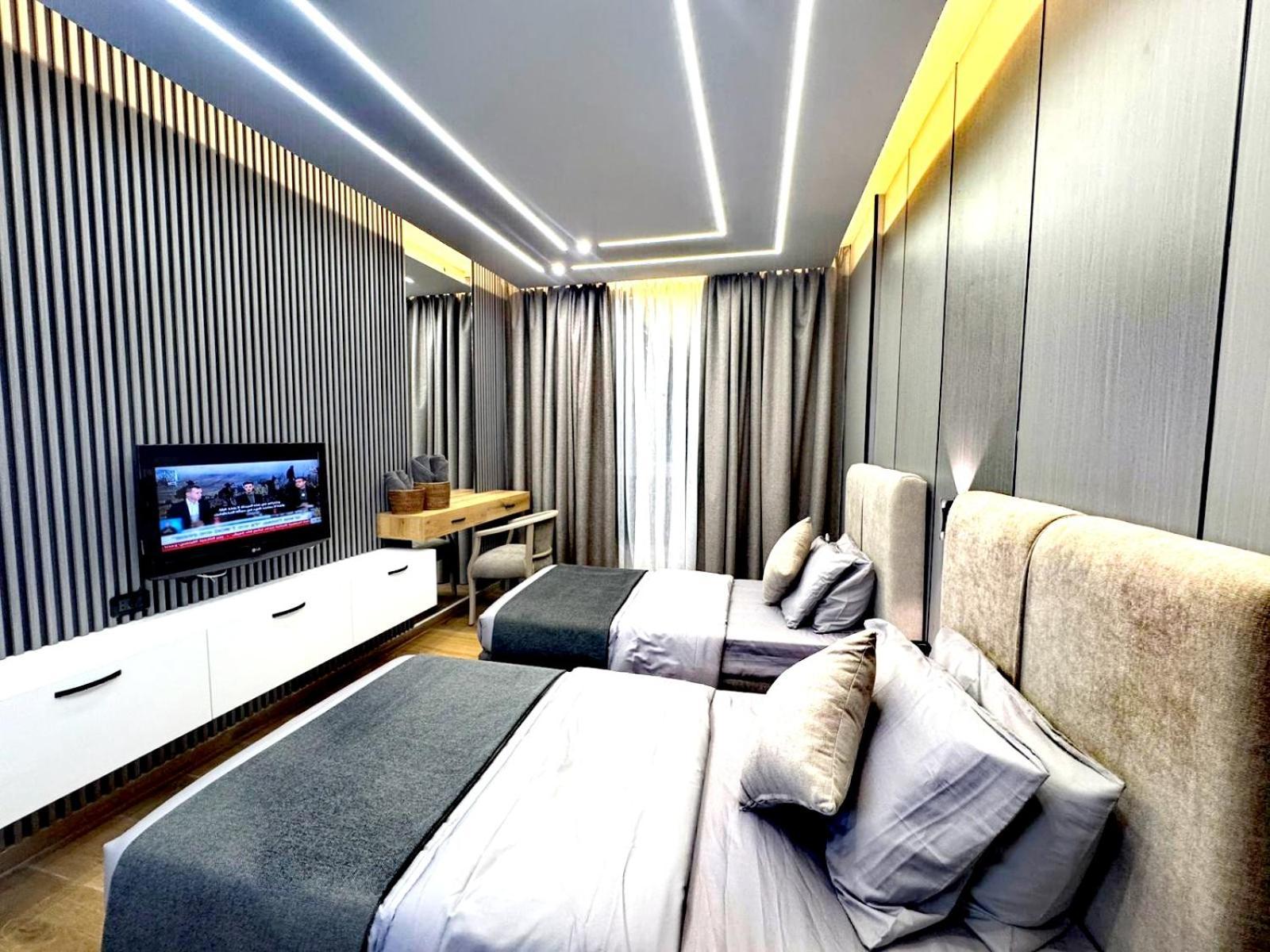 Queens Suite Hotel Бейрут Екстериор снимка