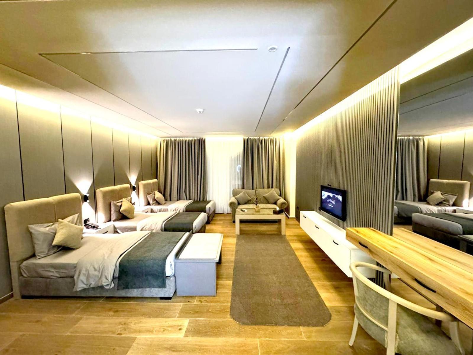 Queens Suite Hotel Бейрут Екстериор снимка