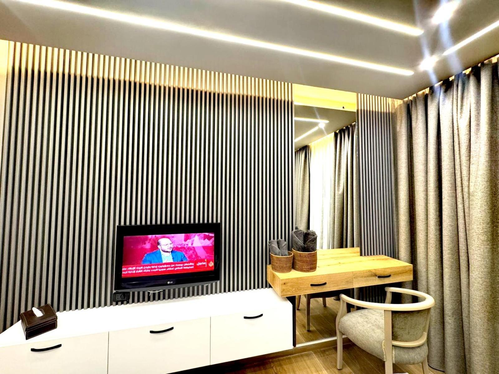 Queens Suite Hotel Бейрут Екстериор снимка