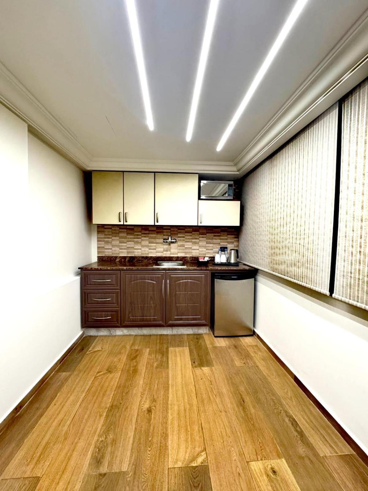Queens Suite Hotel Бейрут Екстериор снимка