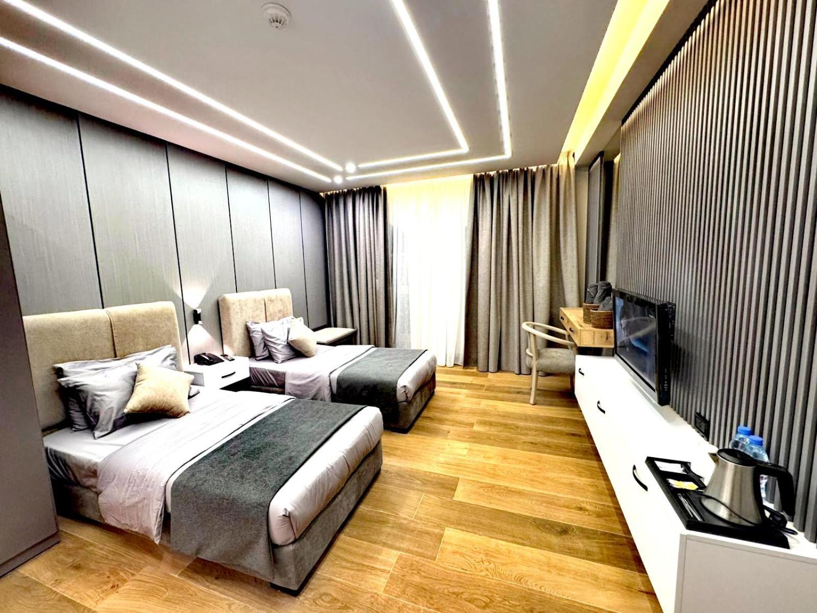 Queens Suite Hotel Бейрут Екстериор снимка