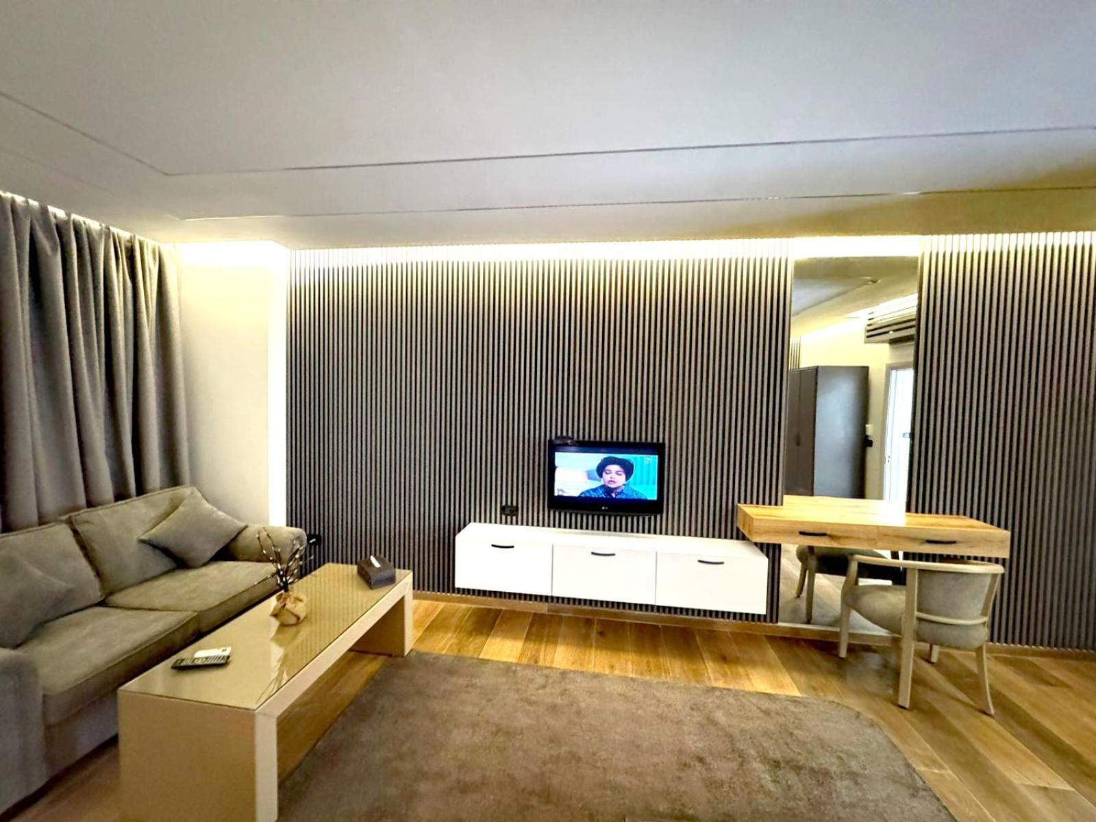 Queens Suite Hotel Бейрут Екстериор снимка