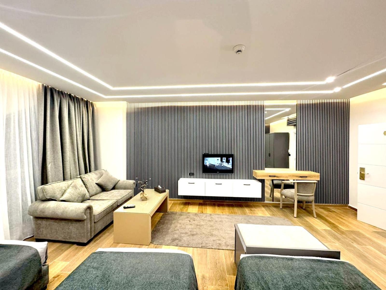 Queens Suite Hotel Бейрут Екстериор снимка