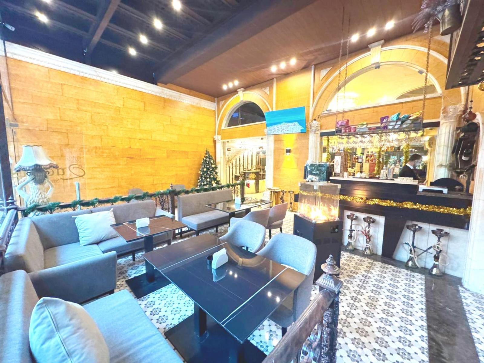 Queens Suite Hotel Бейрут Екстериор снимка