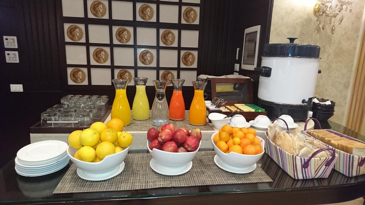 Queens Suite Hotel Бейрут Екстериор снимка