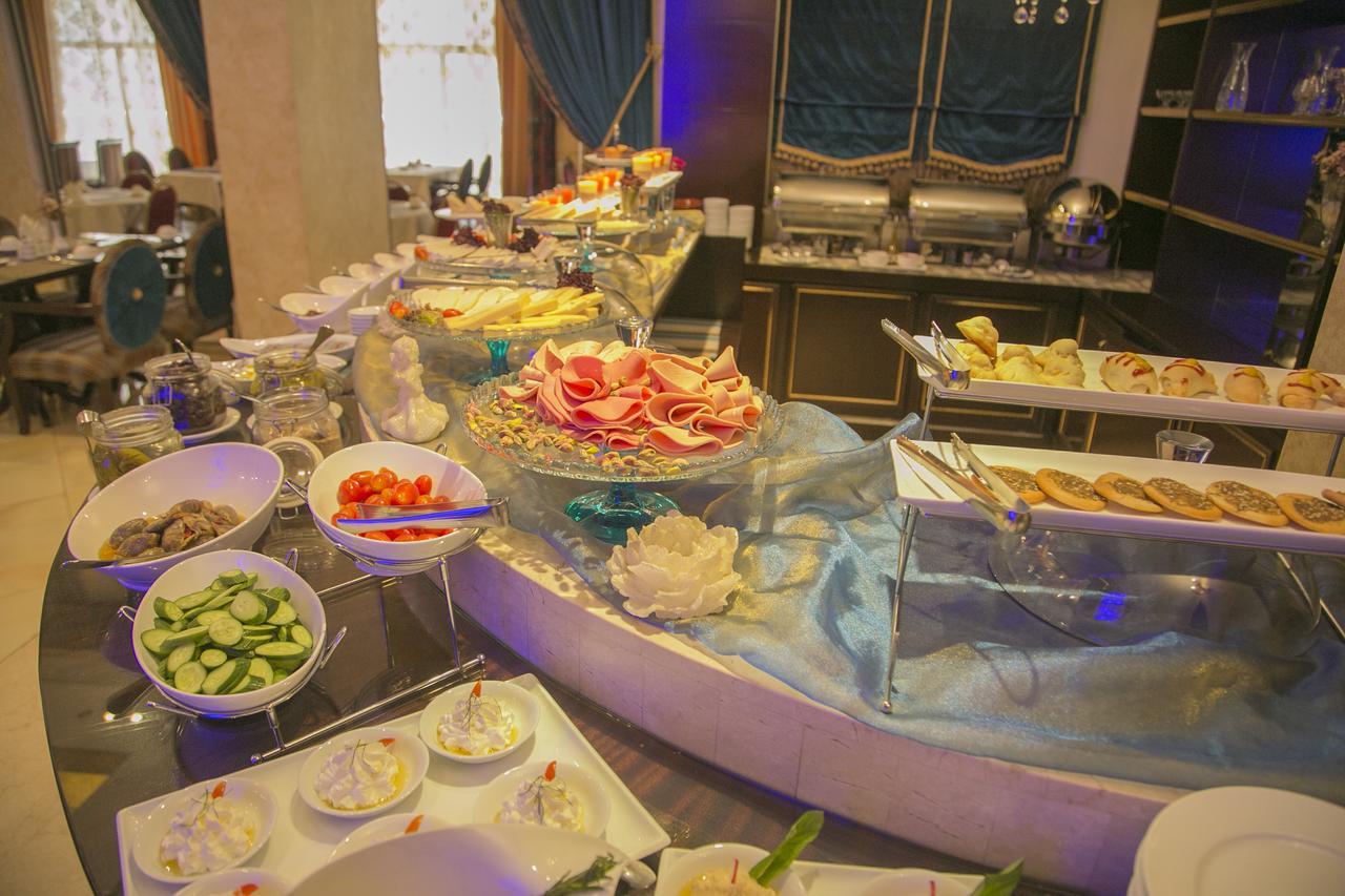 Queens Suite Hotel Бейрут Екстериор снимка